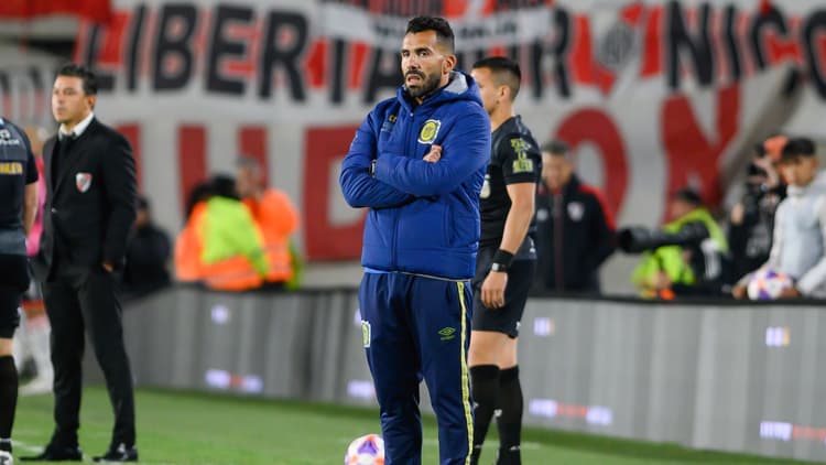 Carlos Tevez took Veliz under his wing during his short Central stint