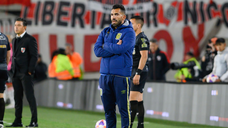 Carlos Tevez took Veliz under his wing during his short Central stint