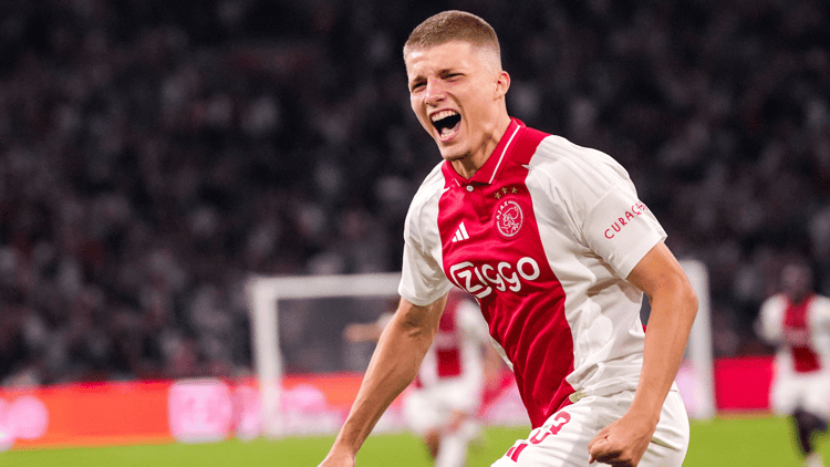 Anton Gaaei speelde sinds zijn komst al 65 wedstrijden voor Ajax.