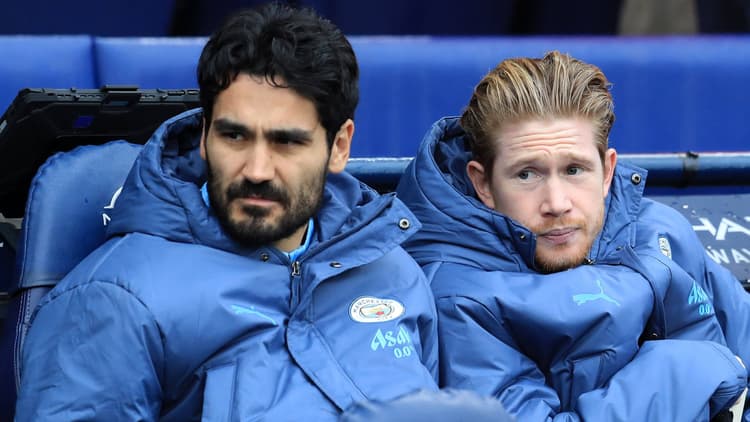 Ilkay Gundogan and Kevin De Bruyne on the Man City bench