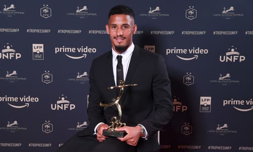 William Saliba with the Young Player of the Year award for Ligue 1, 2021/22