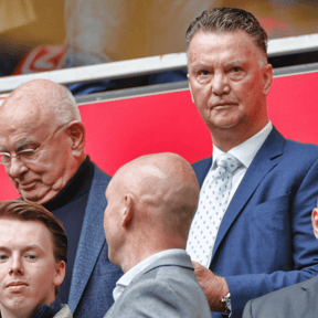 Het hoofdpijndossier van dik 19 miljoen euro dat bovenop de stapel van Van Gaal ligt