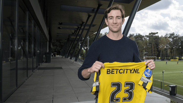 Coley Parry leek Vitesse te gaan overnemen, maar de overnamedeal ketste af.