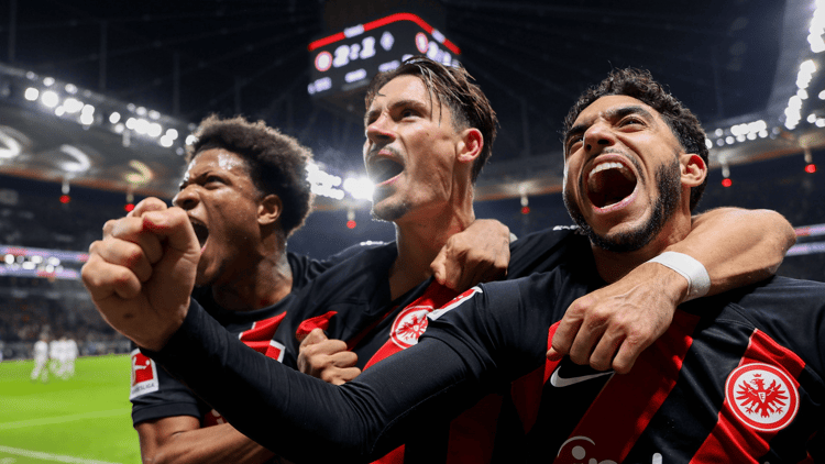 Robin Koch (midden) maakte in 2020 voor dertien miljoen euro de overstap van Freiburg naar Leeds United