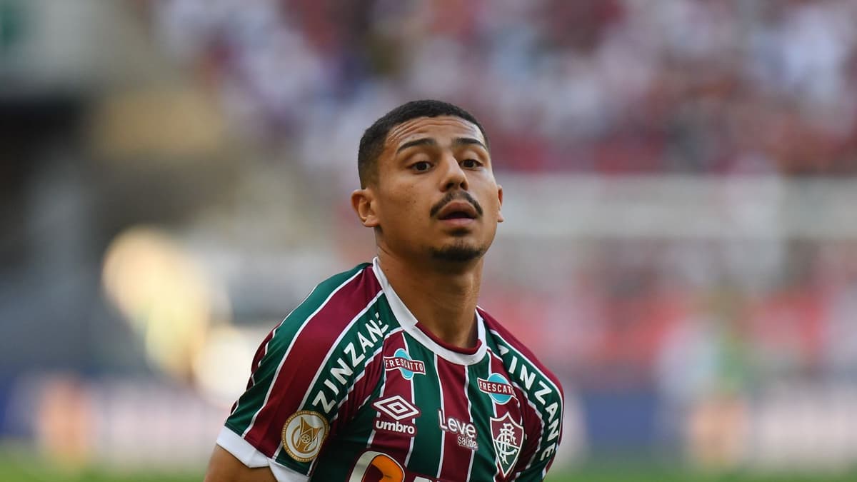 Andre playing for Fluminense