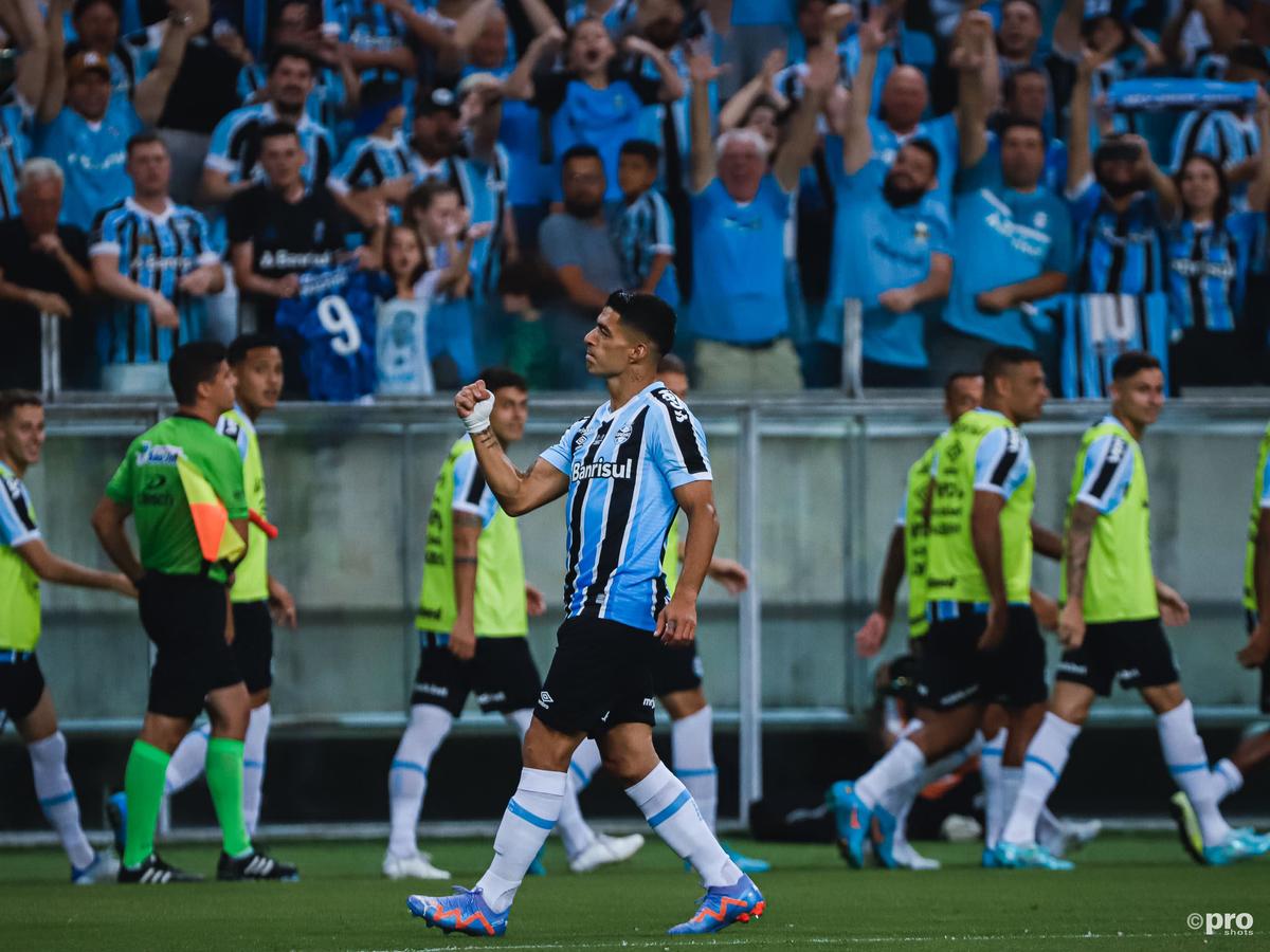 Luis Suarez scores a hat trick on his Gremio debut