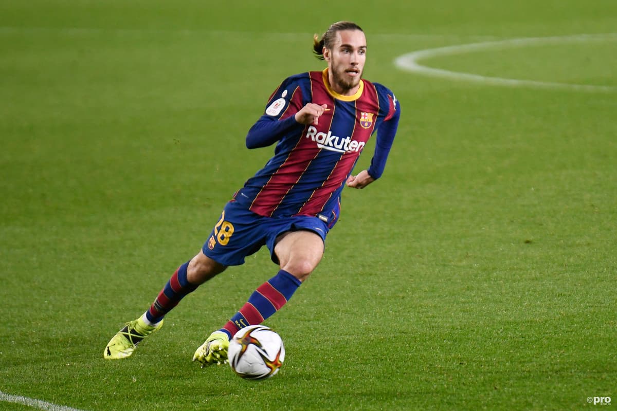 Oscar Mingueza signs new Barcelona deal until 2023