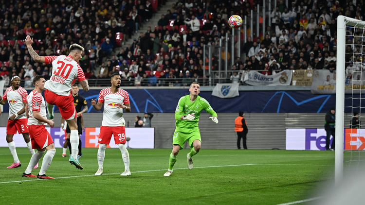 Sesko heads at goal against Real Madrid in the Champion League