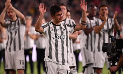 Paulo Dybala crying