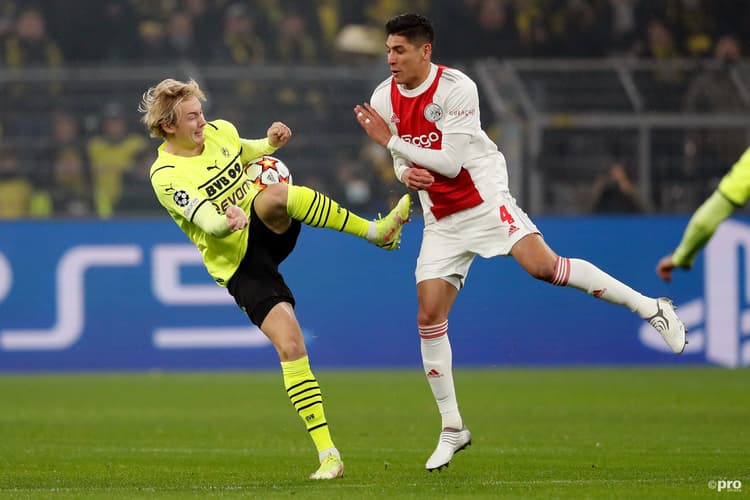 Álvarez in actie voor Ajax.