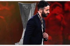 Ruben Amorim Man Utd Europa League trophy
