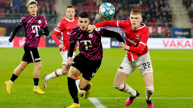 Maxim Dekker kwam dit seizoen al dertien keer voor AZ in actie.
