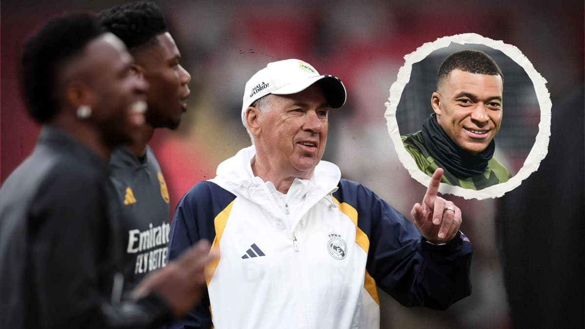 Carlo Ancelotti speaks with his Real Madrid players before the Champions League final