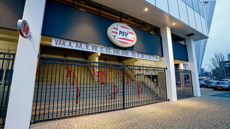 PSV zoekt zowel extern als intern naar een geschikte opvolger voor John de Jong.