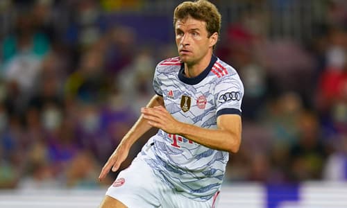Thomas Muller in Champions League action for Bayern against Barcelona
