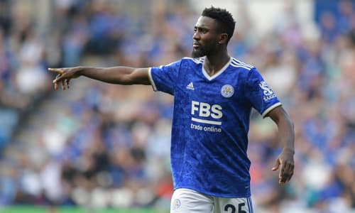 Wilfred Ndidi playing for Leicester City in a Premier League game.