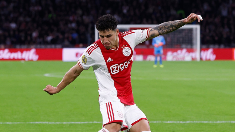 Jorge Sánchez in actie voor Ajax tegen Excelsior.