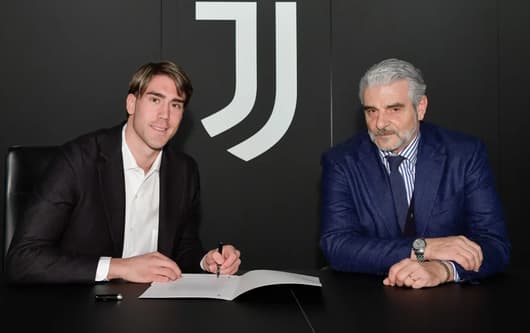 Dusan Vlahovic joining Juventus