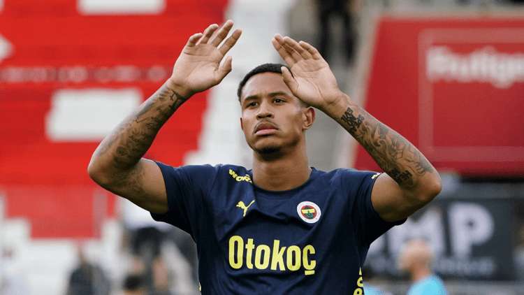 Jayden Oosterwolde speelde tot op heden 112 wedstrijden voor Fenerbahçe.