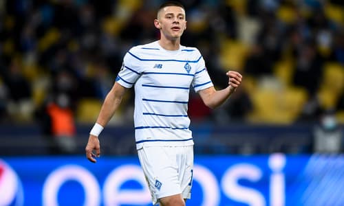 Vitaliy Mykolenko playing for Dynamo Kyiv v Juventus in the 2021/22 Champions League