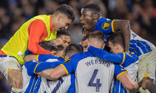 Brighton players celebrate Alexis Mac Allister's goal against Man Utd.