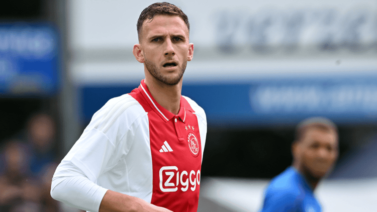 Branco van den Boomen in het shirt van Ajax. 