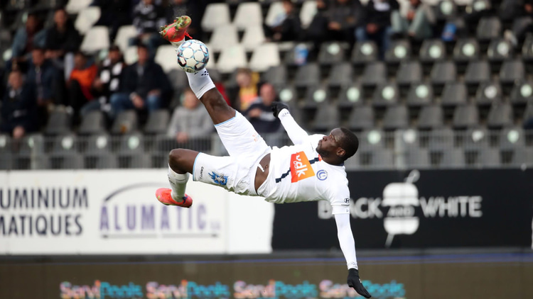Michael Ngadeu speelde in het verleden voor Slavia Praag en het Roemeense FC Botosani.