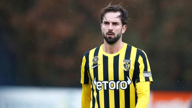 Davy Pröpper is een van de weinige lichtpuntjes bij het slecht draaiende Vitesse.