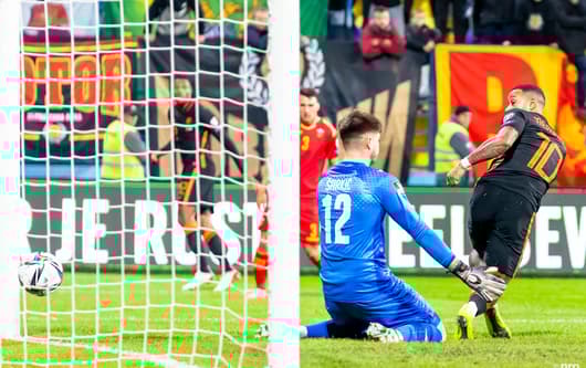 Memphis Dapay scores for Netherlands against Macedonia in World Cup qualifying