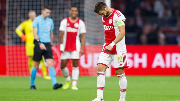'Dusan Tadic is een speler zonder vertrouwen, dat voel je aan alles'