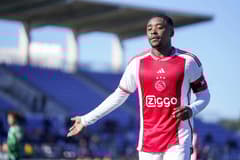 Slecht nieuws uit Amsterdam: Ajax weken zonder aanvoerder Bergwijn