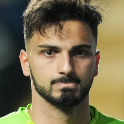 Giorgi Mamardashvili plays for Valencia in a match