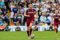 Declan Rice playing for West Ham in 2021/22
