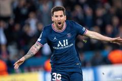 Lionel Messi celebrates scoring his first PSG goal