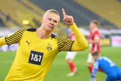 Erling Haaland celebrates scoring for Dortmund against Freiburg