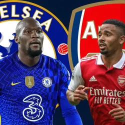 Romelu Lukaku and Gabriel Jesus in front of the Chelsea and Arsenal badges on a plain dark blue background
