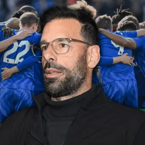 Van Nistelrooij komt kort na ontslag met boodschap: 'Wil hiervan gebruikmaken'