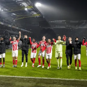 Forceert deze speler een transfer? PSV'er is te zien in een shirt van een rivaal