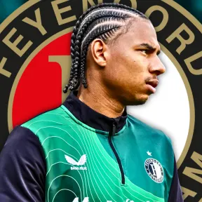 Calvin Stengs op weg naar de uitgang na totaalakkoord van Feyenoord