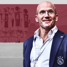 Kroes kondigt grote schoonmaak bij Ajax aan na vertrek van Farioli