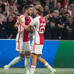 Ajax wil af van 'eiland' in selectie: 'Plan is om ze alle drie te verkopen'