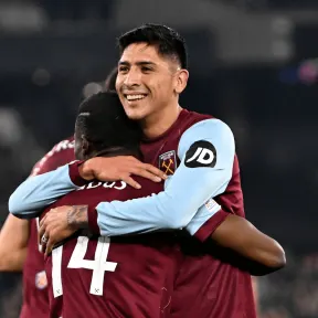 Álvarez en Kudus zorgen jaar na vertrek bij Ajax voor schok in Londen