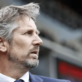 Van der Sar adviseert oude club over peperdure ex-Ajacied: 'Haal hem terug'