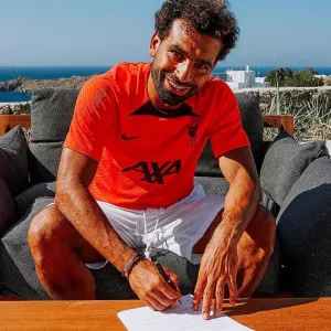 Mohamed Salah signs new contract
