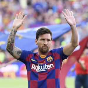 Dani Alves offers Messi advice over PSG move