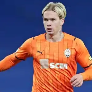 Mykhaylo Mudryk in action for Shakhtar Donetsk.