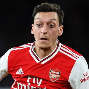 Arteta ‘hurt’ by Ozil situation but leaves door open to Arsenal return