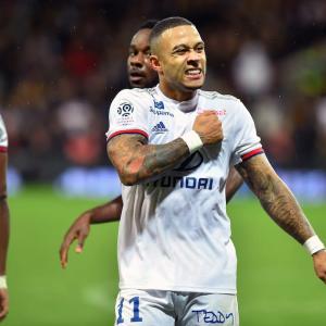 Barcelona target Memphis Depay moves top of Ligue 1 assist table