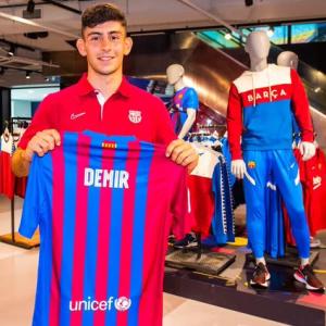 Yusuf Demir signs for Barcelona