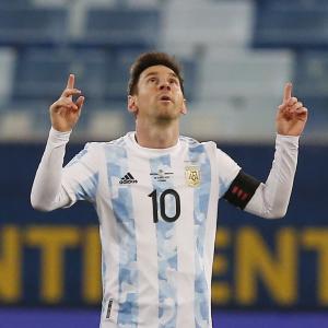 Lionel Messi scores for Argentina against Bolivia at the Copa America